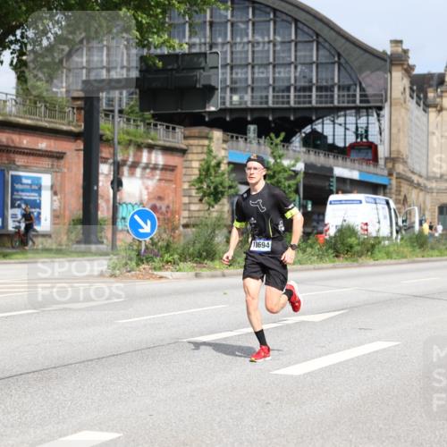 29.06.2025 - hella hamburg halbmarathon Yannick Fuchs http://msf.ph/oto/8154338 29.06.2025 10:13:15 20KM 18694 meine-sportfotos.de