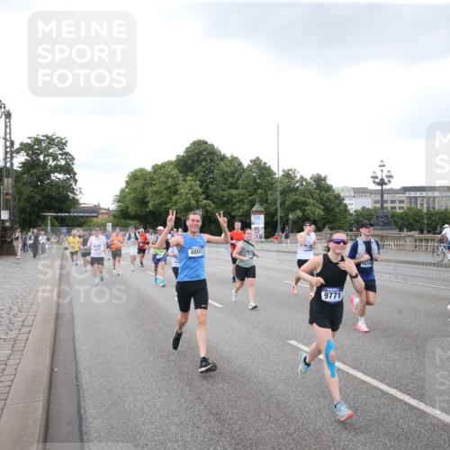 29.06.2025 - hella hamburg halbmarathon Jannik Wohlers http://msf.ph/oto/8154351 29.06.2025 10:53:23 Lombardsbrücke 1017, 1687, 1744, 1753, 2079, 3055, 4801, 5430, 5856, 5857, 5964, 6039, 6192, 6273, 6306, 6913, 6996, 7039, 7537, 7614, 7890, 8924, 9503, 9531, 9572, 9771, 11390, 11472, 11493, 12283, 13316, 13350, 14665, 14799, 14927, 15047, 15118, 15191, 15290, 15292, 15804, 15821, 15822, 16313, 16748, 17255, 17309, 17709, 18059, 18083, 18365, 18902 meine-sportfotos.de