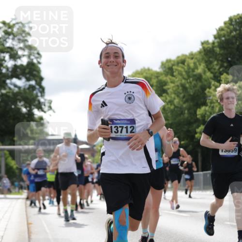 29.06.2025 - hella hamburg halbmarathon Jannik Wohlers http://msf.ph/oto/8154354 29.06.2025 10:16:12 Lombardsbrücke 1244, 1825, 2347, 2912, 3030, 3156, 3176, 3484, 3687, 4478, 5036, 5037, 6024, 6488, 7158, 7358, 8295, 8317, 8707, 8847, 8857, 9332, 9492, 9664, 9676, 9810, 10076, 10232, 10575, 11236, 11335, 11428, 11442, 11752, 12230, 12417, 12872, 12911, 13114, 13220, 13712, 13727, 13835, 13859, 14219, 14857, 15658, 15861, 16098, 16100, 16186, 16199, 16376, 16456, 16607, 16740, 16856, 17422, 17604, 17694, 17838, 17845, 17854, 17857, 17942 meine-sportfotos.de
