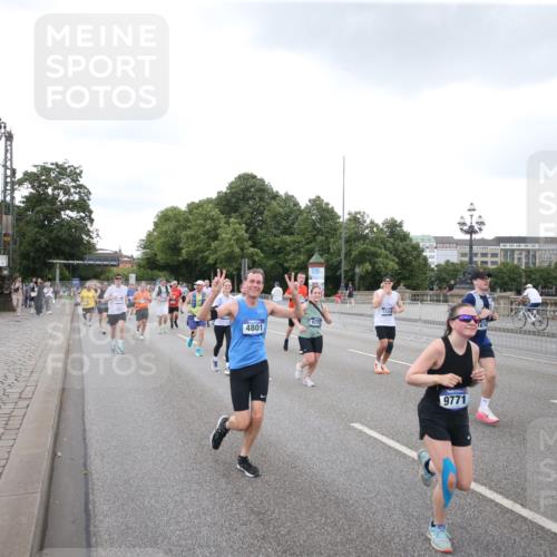 29.06.2025 - hella hamburg halbmarathon Jannik Wohlers http://msf.ph/oto/8154384 29.06.2025 10:53:23 Lombardsbrücke 1017, 1687, 1744, 1753, 2079, 3055, 4801, 5430, 5856, 5857, 5964, 6039, 6192, 6273, 6306, 6913, 6996, 7039, 7537, 7614, 7890, 8924, 9503, 9531, 9572, 9771, 11390, 11472, 11493, 12283, 13316, 13350, 14665, 14799, 14927, 15047, 15118, 15191, 15290, 15292, 15804, 15821, 15822, 16313, 16748, 17255, 17309, 17709, 18059, 18083, 18365, 18902 meine-sportfotos.de