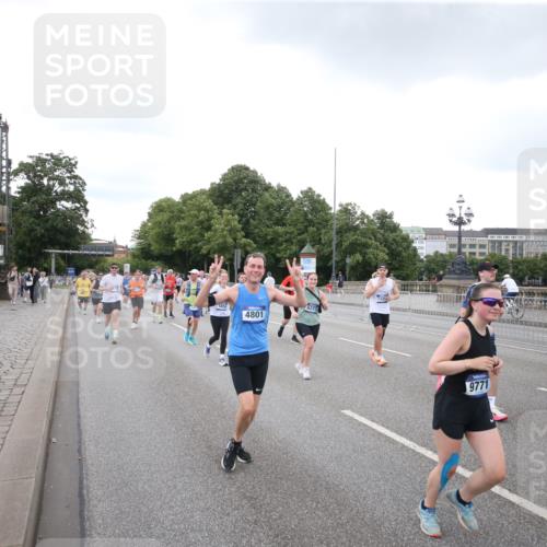 29.06.2025 - hella hamburg halbmarathon Jannik Wohlers http://msf.ph/oto/8154399 29.06.2025 10:53:23 Lombardsbrücke 1017, 1687, 1744, 1753, 2079, 3055, 4801, 5430, 5856, 5857, 5964, 6039, 6192, 6273, 6306, 6913, 6996, 7039, 7537, 7614, 7890, 8924, 9503, 9531, 9572, 9771, 11390, 11472, 11493, 12283, 13316, 13350, 14665, 14799, 14927, 15047, 15118, 15191, 15290, 15292, 15804, 15821, 15822, 16313, 16748, 17255, 17309, 17709, 18059, 18083, 18365, 18902 meine-sportfotos.de