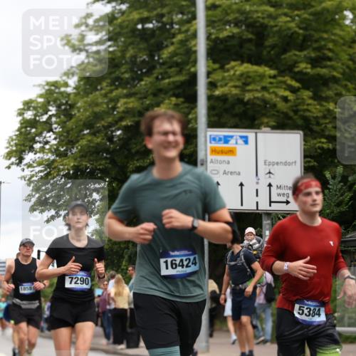 29.06.2025 - hella hamburg halbmarathon Yannick Fuchs http://msf.ph/oto/8154402 29.06.2025 10:57:51 20KM 1254, 1316, 1334, 1464, 2685, 4328, 5305, 5384, 7042, 7290, 8561, 9191, 10705, 10766, 11149, 11527, 11657, 11771, 12315, 12316, 12662, 13171, 13542, 13841, 14135, 14493, 15093, 15532, 15897, 16424, 16426, 16639, 16995, 17061, 17071, 17112, 17437, 17685, 17686, 17730, 18395, 18581, 18717 meine-sportfotos.de