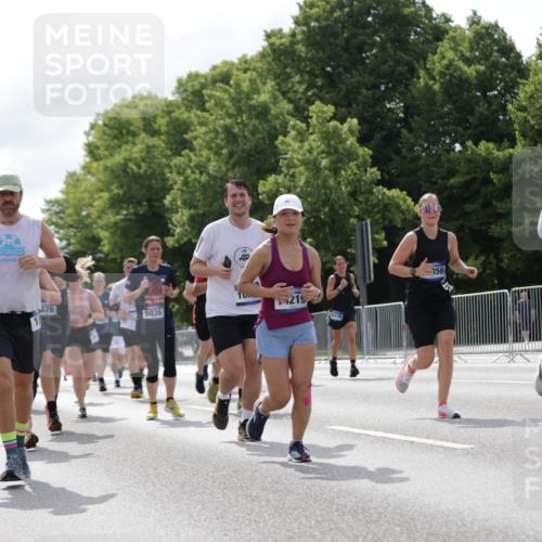 29.06.2025 - hella hamburg halbmarathon Jannik Wohlers http://msf.ph/oto/8154404 29.06.2025 10:16:14 Lombardsbrücke 1825, 2347, 2912, 3088, 3156, 3176, 3484, 3687, 4478, 5036, 5037, 6488, 6742, 6941, 7158, 7358, 8295, 8317, 8619, 8707, 8847, 8857, 9091, 9332, 9492, 9664, 9676, 10076, 10232, 10575, 11236, 11335, 11428, 11442, 11752, 12230, 12297, 12417, 12872, 12911, 13114, 13220, 13712, 13835, 13851, 13859, 14219, 14857, 15658, 15861, 16098, 16100, 16186, 16376, 16456, 16607, 16740, 16856, 17422, 17604, 17694, 17838, 17845, 17857, 17942 meine-sportfotos.de