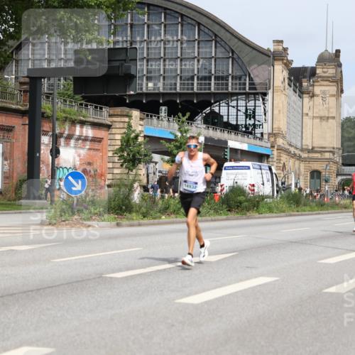 29.06.2025 - hella hamburg halbmarathon Yannick Fuchs http://msf.ph/oto/8154405 29.06.2025 10:13:44 20KM 14932, 15166, 19072 meine-sportfotos.de