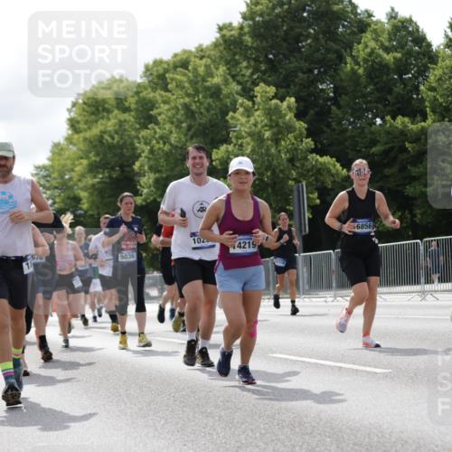 29.06.2025 - hella hamburg halbmarathon Jannik Wohlers http://msf.ph/oto/8154414 29.06.2025 10:16:14 Lombardsbrücke 1825, 2347, 2912, 3088, 3156, 3176, 3484, 3687, 4478, 5036, 5037, 6488, 6742, 6941, 7158, 7358, 8295, 8317, 8619, 8707, 8847, 8857, 9091, 9332, 9492, 9664, 9676, 10076, 10232, 10575, 11236, 11335, 11428, 11442, 11752, 12230, 12297, 12417, 12872, 12911, 13114, 13220, 13712, 13835, 13851, 13859, 14219, 14857, 15658, 15861, 16098, 16100, 16186, 16376, 16456, 16607, 16740, 16856, 17422, 17604, 17694, 17838, 17845, 17857, 17942 meine-sportfotos.de
