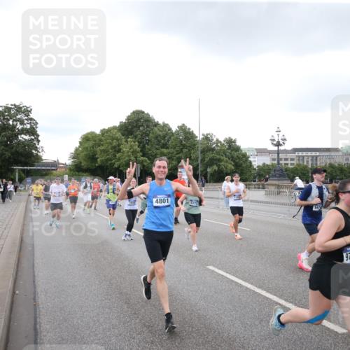 29.06.2025 - hella hamburg halbmarathon Jannik Wohlers http://msf.ph/oto/8154428 29.06.2025 10:53:23 Lombardsbrücke 1017, 1687, 1744, 1753, 2079, 3055, 4801, 5430, 5856, 5857, 5964, 6039, 6192, 6273, 6306, 6913, 6996, 7039, 7537, 7614, 7890, 8924, 9503, 9531, 9572, 9771, 11390, 11472, 11493, 12283, 13316, 13350, 14665, 14799, 14927, 15047, 15118, 15191, 15290, 15292, 15804, 15821, 15822, 16313, 16748, 17255, 17309, 17709, 18059, 18083, 18365, 18902 meine-sportfotos.de