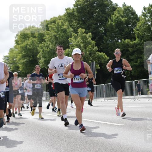 29.06.2025 - hella hamburg halbmarathon Jannik Wohlers http://msf.ph/oto/8154439 29.06.2025 10:16:14 Lombardsbrücke 1825, 2347, 2912, 3088, 3156, 3176, 3484, 3687, 4478, 5036, 5037, 6488, 6742, 6941, 7158, 7358, 8295, 8317, 8619, 8707, 8847, 8857, 9091, 9332, 9492, 9664, 9676, 10076, 10232, 10575, 11236, 11335, 11428, 11442, 11752, 12230, 12297, 12417, 12872, 12911, 13114, 13220, 13712, 13835, 13851, 13859, 14219, 14857, 15658, 15861, 16098, 16100, 16186, 16376, 16456, 16607, 16740, 16856, 17422, 17604, 17694, 17838, 17845, 17857, 17942 meine-sportfotos.de