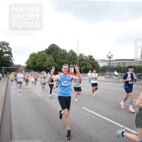 29.06.2025 - hella hamburg halbmarathon Jannik Wohlers http://msf.ph/oto/8154443 29.06.2025 10:53:24 Lombardsbrücke 1017, 1687, 1744, 1753, 2079, 2372, 3055, 4801, 5430, 5856, 5857, 5964, 6039, 6192, 6273, 6913, 6996, 7039, 7614, 7890, 8924, 9503, 9531, 9572, 9771, 11390, 11472, 11493, 12283, 12611, 13316, 13350, 14665, 14799, 14927, 15047, 15191, 15290, 15292, 15821, 15822, 16313, 16748, 17255, 17309, 17709, 18059, 18083, 18348, 18365, 18902 meine-sportfotos.de
