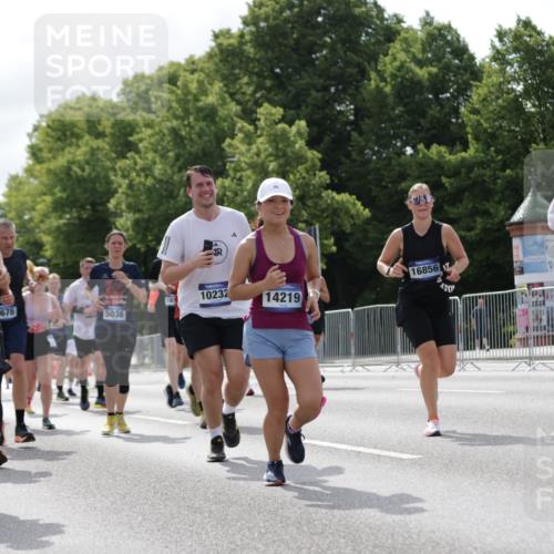 29.06.2025 - hella hamburg halbmarathon Jannik Wohlers http://msf.ph/oto/8154458 29.06.2025 10:16:15 Lombardsbrücke 1117, 1240, 1825, 2347, 2912, 3088, 3156, 3176, 3484, 3687, 4478, 5036, 5037, 6488, 6742, 6941, 7158, 7358, 8295, 8317, 8619, 8707, 8847, 8857, 9091, 9208, 9332, 9492, 9664, 9676, 9891, 10076, 10232, 10575, 11236, 11335, 11428, 11442, 11752, 12230, 12297, 12417, 12872, 12911, 13114, 13220, 13712, 13835, 13851, 13859, 14219, 14857, 15658, 15861, 16098, 16100, 16186, 16376, 16607, 16740, 16856, 17604, 17838, 17845, 17857, 17942, 18245 meine-sportfotos.de