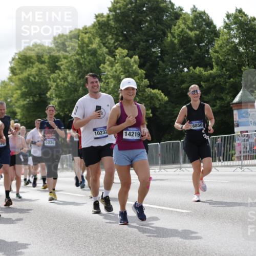 29.06.2025 - hella hamburg halbmarathon Jannik Wohlers http://msf.ph/oto/8154465 29.06.2025 10:16:15 Lombardsbrücke 1117, 1240, 1825, 2347, 2912, 3088, 3156, 3176, 3484, 3687, 4478, 5036, 5037, 6488, 6742, 6941, 7158, 7358, 8295, 8317, 8619, 8707, 8847, 8857, 9091, 9208, 9332, 9492, 9664, 9676, 9891, 10076, 10232, 10575, 11236, 11335, 11428, 11442, 11752, 12230, 12297, 12417, 12872, 12911, 13114, 13220, 13712, 13835, 13851, 13859, 14219, 14857, 15658, 15861, 16098, 16100, 16186, 16376, 16607, 16740, 16856, 17604, 17838, 17845, 17857, 17942, 18245 meine-sportfotos.de