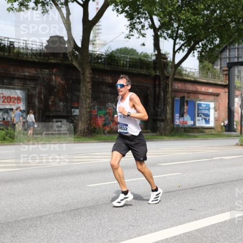 29.06.2025 - hella hamburg halbmarathon Yannick Fuchs http://msf.ph/oto/8154468 29.06.2025 10:13:45 20KM 14932, 15166, 19072 meine-sportfotos.de