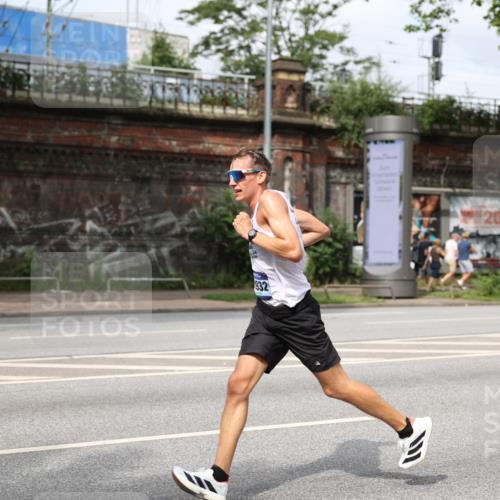 29.06.2025 - hella hamburg halbmarathon Yannick Fuchs http://msf.ph/oto/8154483 29.06.2025 10:13:46 20KM 14932, 15166, 19072 meine-sportfotos.de