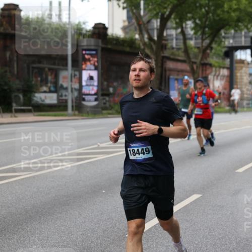 29.06.2025 - hella hamburg halbmarathon Yannick Fuchs http://msf.ph/oto/8154487 29.06.2025 10:37:55 20KM 3109, 3116, 3124, 3146, 3437, 3697, 3928, 4080, 4318, 5506, 6495, 7026, 7093, 7185, 7451, 7508, 7635, 8664, 9114, 10237, 10246, 10493, 11648, 11778, 11848, 12153, 12327, 12623, 12657, 12776, 13348, 13398, 13897, 14201, 14210, 14484, 14690, 14849, 15383, 15932, 16105, 16314, 16338, 16648, 16997, 17391, 17403, 17516, 18449, 18678, 18775, 19009, 19038, 19051, 19090, 19229 meine-sportfotos.de