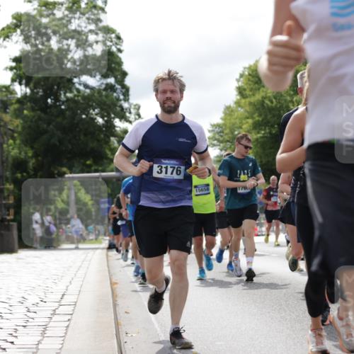 29.06.2025 - hella hamburg halbmarathon Jannik Wohlers http://msf.ph/oto/8154503 29.06.2025 10:16:17 Lombardsbrücke 1117, 1240, 1403, 1825, 2347, 2912, 3088, 3156, 3176, 3450, 3484, 3687, 4478, 5036, 5037, 6328, 6488, 6742, 6941, 6948, 7158, 7358, 8295, 8317, 8619, 8707, 8847, 8857, 9091, 9208, 9332, 9492, 9664, 9676, 9891, 10076, 10232, 10575, 11236, 11335, 11428, 11442, 12230, 12297, 12417, 12872, 12911, 13114, 13220, 13365, 13712, 13835, 13851, 13859, 14219, 14857, 15658, 15861, 16098, 16100, 16186, 16376, 16607, 16740, 16856, 17604, 17838, 17845, 17857, 18245 meine-sportfotos.de