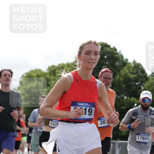 29.06.2025 - hella hamburg halbmarathon Jannik Wohlers http://msf.ph/oto/8154551 29.06.2025 10:16:22 Lombardsbrücke 1117, 1240, 1403, 1602, 1825, 2347, 2912, 3088, 3176, 3450, 5036, 5037, 6328, 6488, 6742, 6941, 6948, 7360, 7924, 8317, 8619, 8857, 9091, 9208, 9332, 9492, 9664, 9676, 9891, 10076, 10232, 10314, 10317, 10320, 10926, 11236, 11335, 11428, 11442, 12230, 12297, 12417, 12872, 12911, 13114, 13365, 13712, 13851, 13859, 14219, 14646, 15381, 15658, 15713, 15861, 16098, 16100, 16376, 16709, 16856, 17449, 17527, 17604, 17845, 17857, 18245 meine-sportfotos.de