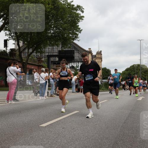 29.06.2025 - hella hamburg halbmarathon Yannick Fuchs http://msf.ph/oto/8154563 29.06.2025 10:57:53 20KM 1254, 1334, 1464, 2685, 4328, 5384, 7042, 7290, 7907, 8561, 9191, 10705, 11149, 11657, 11771, 12315, 12316, 12662, 13171, 13542, 13841, 14135, 14493, 15093, 15532, 15897, 16424, 16426, 16639, 16995, 17061, 17071, 17112, 17150, 17437, 17685, 17686, 17730, 18395, 18581, 18717 meine-sportfotos.de