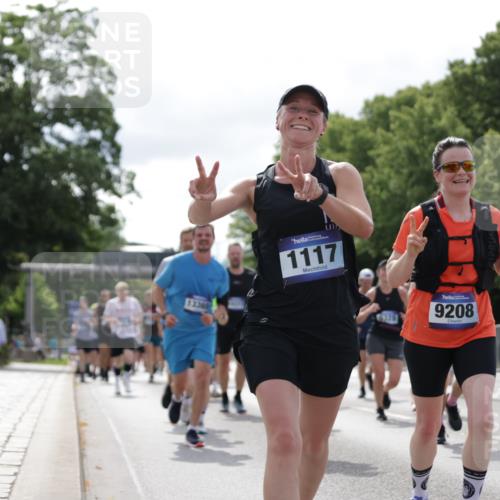 29.06.2025 - hella hamburg halbmarathon Jannik Wohlers http://msf.ph/oto/8154565 29.06.2025 10:16:24 Lombardsbrücke 1117, 1240, 1403, 1602, 1825, 2347, 2912, 3088, 3176, 3450, 5036, 5037, 6328, 6742, 6941, 6948, 7114, 7115, 7360, 7924, 8317, 8513, 8619, 8857, 9091, 9208, 9332, 9492, 9676, 9891, 10232, 10314, 10317, 10320, 10926, 11236, 11335, 11410, 11428, 11442, 12230, 12252, 12297, 12417, 12872, 13114, 13365, 13712, 13851, 13859, 14219, 14646, 15381, 15564, 15613, 15658, 15713, 15861, 16376, 16709, 16856, 17449, 17527, 17604, 17845, 17857, 18245 meine-sportfotos.de