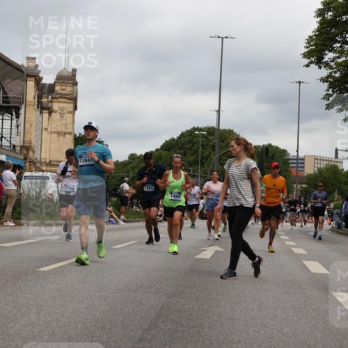 29.06.2025 - hella hamburg halbmarathon Yannick Fuchs http://msf.ph/oto/8154595 29.06.2025 10:57:54 20KM 1254, 1334, 1464, 2685, 4328, 5384, 7042, 7290, 7907, 8561, 9191, 10705, 11149, 11657, 11771, 12315, 12316, 12662, 13171, 13503, 13542, 13841, 14135, 14493, 15093, 15532, 15897, 16424, 16426, 16639, 16995, 17061, 17112, 17150, 17437, 17685, 17686, 17730, 18395, 18581, 18717 meine-sportfotos.de