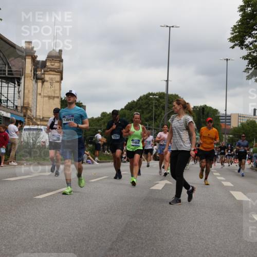 29.06.2025 - hella hamburg halbmarathon Yannick Fuchs http://msf.ph/oto/8154602 29.06.2025 10:57:55 20KM 1254, 1334, 1464, 2685, 2810, 4328, 5384, 7042, 7290, 7907, 8561, 9191, 10705, 11149, 11657, 11771, 12315, 12316, 12662, 13171, 13503, 13542, 13841, 14135, 14493, 15093, 15532, 15897, 16424, 16426, 16995, 17061, 17112, 17150, 17437, 17533, 17685, 17686, 17730, 18395, 18581, 18717 meine-sportfotos.de