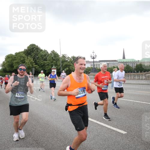 29.06.2025 - hella hamburg halbmarathon Jannik Wohlers http://msf.ph/oto/8154606 29.06.2025 10:53:29 Lombardsbrücke 1017, 1687, 1744, 1753, 1789, 2079, 2372, 2854, 3055, 3079, 3249, 3467, 3557, 4801, 5430, 5856, 5898, 5964, 6039, 6192, 6273, 7039, 7614, 8924, 9503, 9572, 9771, 11390, 11472, 11493, 12283, 12611, 13034, 13316, 13350, 13368, 14596, 14665, 14799, 15047, 15191, 15290, 15791, 16313, 16748, 16930, 17255, 17309, 18348, 18365, 18902, 19019 meine-sportfotos.de