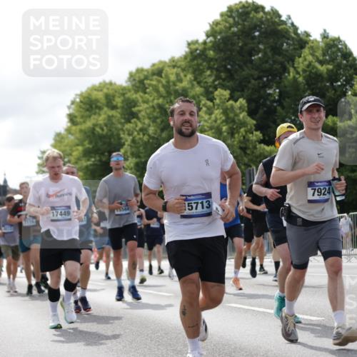 29.06.2025 - hella hamburg halbmarathon Jannik Wohlers http://msf.ph/oto/8154646 29.06.2025 10:16:29 Lombardsbrücke 1117, 1240, 1331, 1403, 1553, 1602, 2225, 3088, 3176, 3450, 3622, 5036, 5037, 6328, 6742, 6941, 6948, 7114, 7115, 7257, 7345, 7360, 7376, 7924, 7928, 8263, 8513, 8619, 9091, 9208, 9332, 9492, 9676, 9891, 10165, 10314, 10317, 10320, 10735, 10926, 11335, 11410, 11428, 11442, 12043, 12252, 12289, 12297, 12640, 13114, 13206, 13365, 13851, 14597, 14646, 15381, 15564, 15613, 15658, 15713, 15861, 16376, 16447, 16459, 16709, 17449, 17527, 17604, 17845, 17857, 18245 meine-sportfotos.de