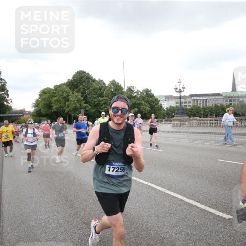 29.06.2025 - hella hamburg halbmarathon Jannik Wohlers http://msf.ph/oto/8154658 29.06.2025 10:53:30 Lombardsbrücke 1017, 1263, 1687, 1744, 1753, 1789, 2079, 2372, 2854, 3055, 3079, 3249, 3465, 3467, 3557, 4801, 5430, 5856, 5898, 5964, 6039, 6192, 6273, 6583, 7039, 7614, 8924, 9503, 9572, 9771, 11390, 11472, 11493, 11769, 12283, 12611, 13034, 13316, 13350, 13368, 14171, 14596, 14665, 14799, 15047, 15191, 15290, 15791, 16313, 16748, 16930, 17255, 17309, 17622, 18348, 18365, 18902, 19019 meine-sportfotos.de