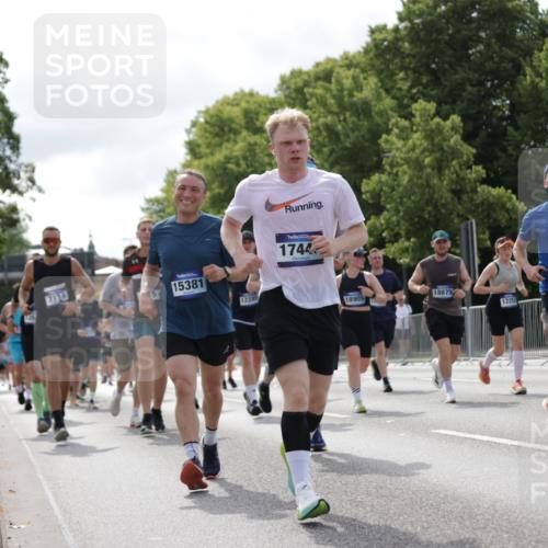 29.06.2025 - hella hamburg halbmarathon Jannik Wohlers http://msf.ph/oto/8154680 29.06.2025 10:16:30 Lombardsbrücke 1117, 1240, 1331, 1403, 1553, 1602, 2225, 3088, 3176, 3450, 3622, 5036, 5037, 6328, 6742, 6941, 6948, 7114, 7115, 7257, 7345, 7360, 7376, 7924, 7928, 8263, 8513, 8619, 9091, 9208, 9332, 9492, 9891, 10165, 10314, 10317, 10320, 10735, 10926, 11335, 11410, 11428, 11442, 12043, 12252, 12289, 12297, 12640, 13114, 13206, 13365, 13851, 14597, 14646, 15381, 15564, 15613, 15658, 15713, 15861, 16376, 16447, 16459, 16709, 17449, 17527, 17604, 17661, 17845, 17857, 18245 meine-sportfotos.de