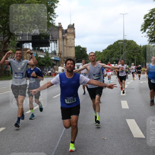 29.06.2025 - hella hamburg halbmarathon Yannick Fuchs http://msf.ph/oto/8154712 29.06.2025 10:37:56 20KM 3109, 3116, 3124, 3146, 3437, 3697, 3928, 4080, 4318, 5506, 6495, 7026, 7093, 7185, 7451, 7508, 7635, 8664, 9114, 10237, 10246, 10493, 11648, 11778, 11848, 12153, 12327, 12623, 12657, 12776, 13348, 13398, 13897, 14201, 14210, 14484, 14690, 14849, 15383, 15932, 16105, 16314, 16338, 16648, 16997, 17391, 17403, 17516, 18449, 18678, 18775, 19009, 19038, 19051, 19090, 19229 meine-sportfotos.de