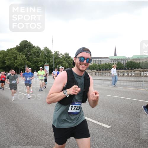 29.06.2025 - hella hamburg halbmarathon Jannik Wohlers http://msf.ph/oto/8154714 29.06.2025 10:53:30 Lombardsbrücke 1017, 1263, 1687, 1744, 1753, 1789, 2079, 2372, 2854, 3055, 3079, 3249, 3465, 3467, 3557, 4801, 5430, 5856, 5898, 5964, 6039, 6192, 6273, 6583, 7039, 7614, 8924, 9503, 9572, 9771, 11390, 11472, 11493, 11769, 12283, 12611, 13034, 13316, 13350, 13368, 14171, 14596, 14665, 14799, 15047, 15191, 15290, 15791, 16313, 16748, 16930, 17255, 17309, 17622, 18348, 18365, 18902, 19019 meine-sportfotos.de