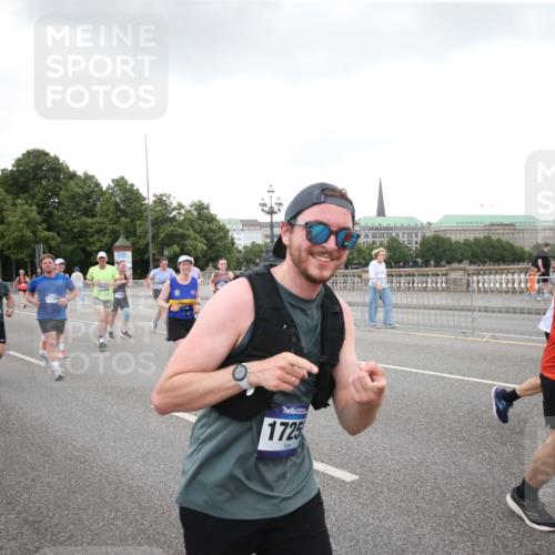 29.06.2025 - hella hamburg halbmarathon Jannik Wohlers http://msf.ph/oto/8154731 29.06.2025 10:53:30 Lombardsbrücke 1017, 1263, 1687, 1744, 1753, 1789, 2079, 2372, 2854, 3055, 3079, 3249, 3465, 3467, 3557, 4801, 5430, 5856, 5898, 5964, 6039, 6192, 6273, 6583, 7039, 7614, 8924, 9503, 9572, 9771, 11390, 11472, 11493, 11769, 12283, 12611, 13034, 13316, 13350, 13368, 14171, 14596, 14665, 14799, 15047, 15191, 15290, 15791, 16313, 16748, 16930, 17255, 17309, 17622, 18348, 18365, 18902, 19019 meine-sportfotos.de