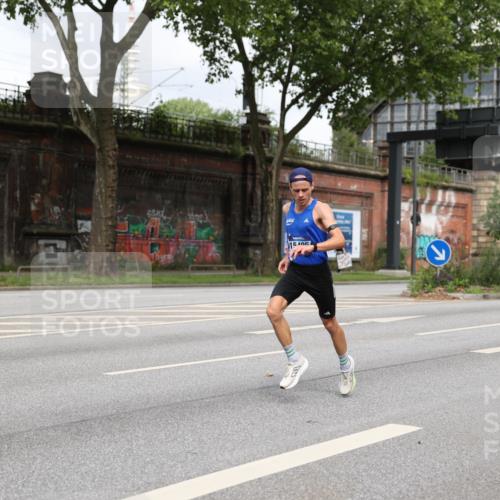 29.06.2025 - hella hamburg halbmarathon Yannick Fuchs http://msf.ph/oto/8154742 29.06.2025 10:14:24 20KM 53, 6380, 11342, 15495 meine-sportfotos.de