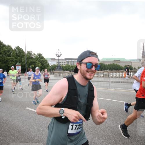 29.06.2025 - hella hamburg halbmarathon Jannik Wohlers http://msf.ph/oto/8154747 29.06.2025 10:53:30 Lombardsbrücke 1017, 1263, 1687, 1744, 1753, 1789, 2079, 2372, 2854, 3055, 3079, 3249, 3465, 3467, 3557, 4801, 5430, 5856, 5898, 5964, 6039, 6192, 6273, 6583, 7039, 7614, 8924, 9503, 9572, 9771, 11390, 11472, 11493, 11769, 12283, 12611, 13034, 13316, 13350, 13368, 14171, 14596, 14665, 14799, 15047, 15191, 15290, 15791, 16313, 16748, 16930, 17255, 17309, 17622, 18348, 18365, 18902, 19019 meine-sportfotos.de