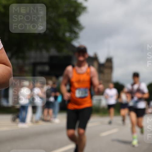 29.06.2025 - hella hamburg halbmarathon Yannick Fuchs http://msf.ph/oto/8154759 29.06.2025 10:58:01 20KM 1254, 1334, 1464, 2685, 2810, 4328, 7042, 7290, 7907, 8561, 8890, 9191, 11149, 12479, 12662, 13503, 13542, 13841, 14225, 14970, 15093, 15532, 15797, 15897, 16424, 16995, 17061, 17112, 17150, 17533, 17685, 17686, 17730, 18395, 18581, 18717 meine-sportfotos.de