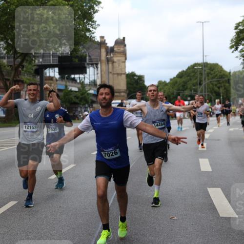 29.06.2025 - hella hamburg halbmarathon Yannick Fuchs http://msf.ph/oto/8154761 29.06.2025 10:37:56 20KM 3109, 3116, 3124, 3146, 3437, 3697, 3928, 4080, 4318, 5506, 6495, 7026, 7093, 7185, 7451, 7508, 7635, 8664, 9114, 10237, 10246, 10493, 11648, 11778, 11848, 12153, 12327, 12623, 12657, 12776, 13348, 13398, 13897, 14201, 14210, 14484, 14690, 14849, 15383, 15932, 16105, 16314, 16338, 16648, 16997, 17391, 17403, 17516, 18449, 18678, 18775, 19009, 19038, 19051, 19090, 19229 meine-sportfotos.de