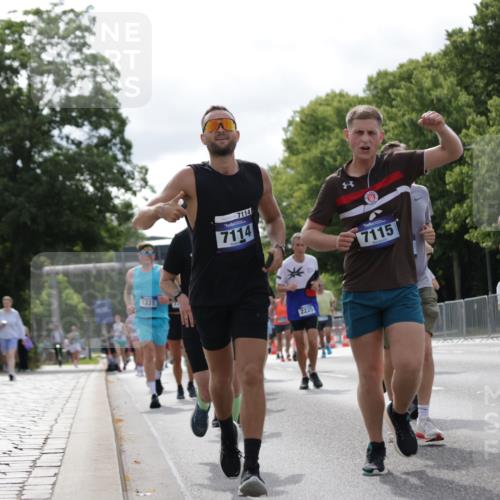 29.06.2025 - hella hamburg halbmarathon Jannik Wohlers http://msf.ph/oto/8154763 29.06.2025 10:16:33 Lombardsbrücke 1117, 1137, 1240, 1331, 1348, 1403, 1553, 1602, 2225, 3088, 3450, 3622, 6328, 6742, 6941, 6948, 7114, 7115, 7257, 7345, 7360, 7376, 7924, 7928, 8263, 8513, 8619, 9091, 9208, 9492, 9647, 9891, 10165, 10314, 10317, 10320, 10735, 10926, 11410, 12043, 12252, 12289, 12297, 12640, 13206, 13365, 13605, 13851, 14597, 14646, 15381, 15564, 15613, 15713, 16447, 16459, 16704, 16709, 17010, 17449, 17527, 17661, 17741, 17845, 18245 meine-sportfotos.de