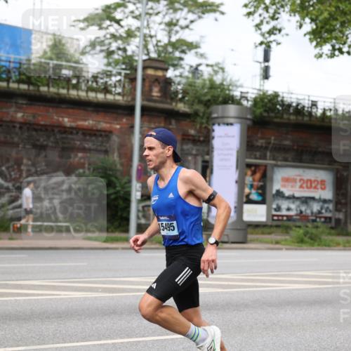 29.06.2025 - hella hamburg halbmarathon Yannick Fuchs http://msf.ph/oto/8154773 29.06.2025 10:14:25 20KM 53, 6380, 11342, 15495 meine-sportfotos.de