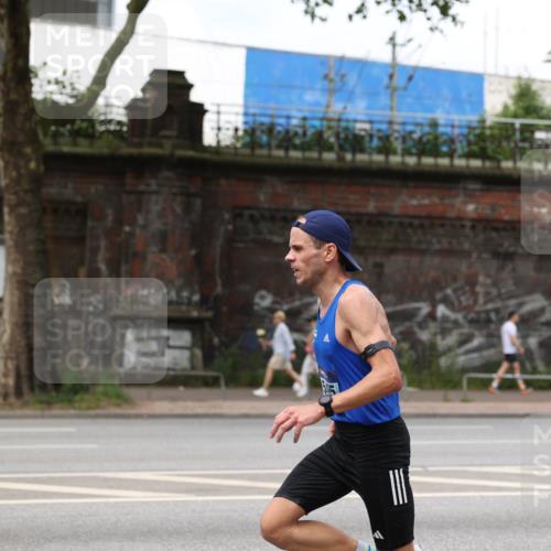 29.06.2025 - hella hamburg halbmarathon Yannick Fuchs http://msf.ph/oto/8154802 29.06.2025 10:14:26 20KM 53, 2144, 6380, 11342, 15495 meine-sportfotos.de