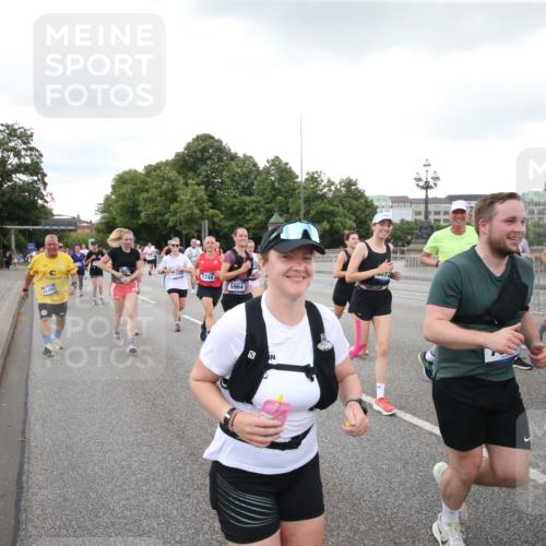 29.06.2025 - hella hamburg halbmarathon Jannik Wohlers http://msf.ph/oto/8154831 29.06.2025 10:53:32 Lombardsbrücke 1017, 1263, 1687, 1744, 1753, 1789, 2079, 2372, 2854, 3055, 3079, 3249, 3465, 3467, 3557, 4801, 4838, 5430, 5856, 5898, 5964, 6039, 6192, 6273, 6583, 7614, 8924, 9138, 9503, 9572, 11390, 11472, 11769, 12283, 12611, 13034, 13350, 13368, 14171, 14596, 14665, 14799, 15047, 15191, 15290, 15791, 16313, 16748, 16930, 17255, 17309, 17487, 17622, 18348, 18365, 18904, 19019 meine-sportfotos.de