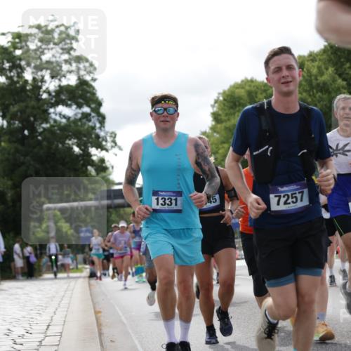 29.06.2025 - hella hamburg halbmarathon Jannik Wohlers http://msf.ph/oto/8154851 29.06.2025 10:16:36 Lombardsbrücke 1117, 1137, 1240, 1298, 1331, 1348, 1403, 1553, 1602, 2225, 2908, 3210, 3450, 3622, 5929, 5930, 5995, 6328, 6948, 7114, 7115, 7257, 7345, 7360, 7376, 7924, 7928, 8263, 8513, 8983, 9208, 9647, 9891, 10165, 10314, 10317, 10320, 10735, 10926, 11410, 12043, 12252, 12289, 12640, 13206, 13365, 13605, 14597, 14646, 15140, 15381, 15564, 15613, 15713, 16447, 16459, 16704, 16709, 17010, 17449, 17527, 17661, 17741, 17984, 18245, 18571 meine-sportfotos.de