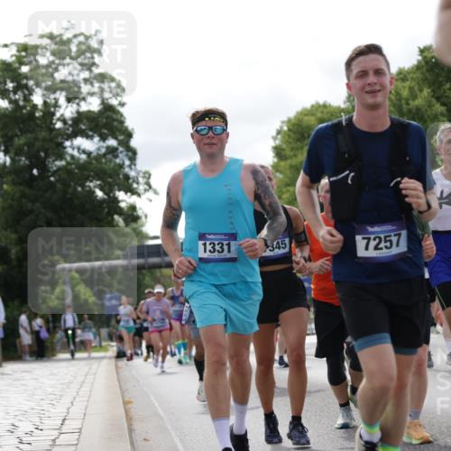 29.06.2025 - hella hamburg halbmarathon Jannik Wohlers http://msf.ph/oto/8154861 29.06.2025 10:16:36 Lombardsbrücke 1117, 1137, 1240, 1298, 1331, 1348, 1403, 1553, 1602, 2225, 2908, 3210, 3450, 3622, 5929, 5930, 5995, 6328, 6948, 7114, 7115, 7257, 7345, 7360, 7376, 7924, 7928, 8263, 8513, 8983, 9208, 9647, 9891, 10165, 10314, 10317, 10320, 10735, 10926, 11410, 12043, 12252, 12289, 12640, 13206, 13365, 13605, 14597, 14646, 15140, 15381, 15564, 15613, 15713, 16447, 16459, 16704, 16709, 17010, 17449, 17527, 17661, 17741, 17984, 18245, 18571 meine-sportfotos.de
