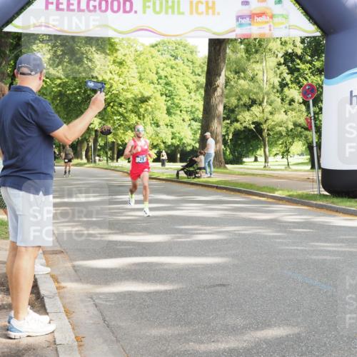 29.06.2025 - hella hamburg halbmarathon MichiJ http://msf.ph/oto/8154862 29.06.2025 09:57:19 Zwischen KM18-KM19  meine-sportfotos.de