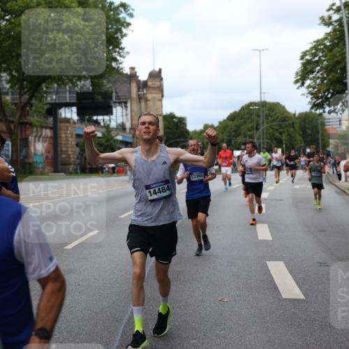 29.06.2025 - hella hamburg halbmarathon Yannick Fuchs http://msf.ph/oto/8154903 29.06.2025 10:37:57 20KM 3109, 3116, 3124, 3146, 3437, 3697, 3928, 4080, 5506, 6495, 7026, 7093, 7185, 7451, 7508, 7635, 8664, 9043, 9114, 9931, 10237, 10246, 10493, 11648, 11778, 11848, 12153, 12327, 12623, 12657, 12776, 13348, 13398, 13897, 14201, 14210, 14484, 14690, 14849, 15383, 15932, 16105, 16314, 16338, 16648, 16720, 16997, 17391, 17403, 17516, 18449, 18678, 18775, 19038, 19051, 19090, 19229 meine-sportfotos.de