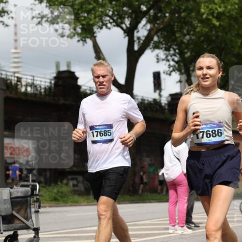 29.06.2025 - hella hamburg halbmarathon Yannick Fuchs http://msf.ph/oto/8154943 29.06.2025 10:58:05 20KM 1254, 1334, 1464, 2810, 3919, 4328, 7042, 7907, 8561, 8810, 8890, 9191, 11149, 12479, 13503, 13542, 13841, 14225, 14970, 15093, 15698, 15797, 16594, 16995, 17061, 17112, 17150, 17533, 17685, 17686, 17730, 18395, 18581 meine-sportfotos.de