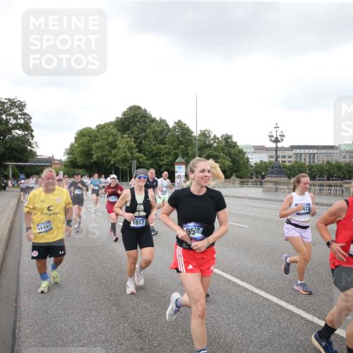 29.06.2025 - hella hamburg halbmarathon Jannik Wohlers http://msf.ph/oto/8154950 29.06.2025 10:53:34 Lombardsbrücke 1017, 1263, 1687, 1744, 1753, 1789, 2079, 2372, 2600, 2761, 2854, 3055, 3079, 3249, 3465, 3467, 3557, 4323, 4685, 4838, 5430, 5804, 5898, 5964, 6039, 6192, 6273, 6468, 6583, 6988, 7614, 8924, 9138, 9503, 9572, 11390, 11472, 11769, 11830, 12283, 12611, 13034, 13350, 13368, 14171, 14596, 14665, 14799, 15047, 15191, 15290, 15791, 16313, 16691, 16748, 16930, 17255, 17309, 17487, 17622, 18348, 18365, 18904, 19019 meine-sportfotos.de