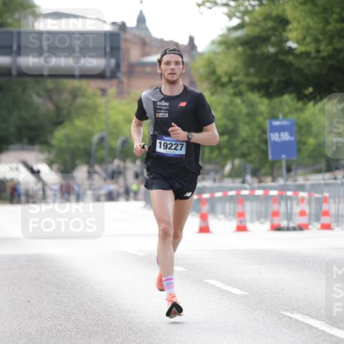 29.06.2025 - hella hamburg halbmarathon Jannik Wohlers http://msf.ph/oto/8154951 29.06.2025 09:36:06 Lombardsbrücke 19227 meine-sportfotos.de