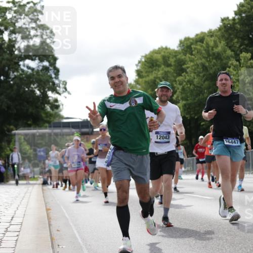29.06.2025 - hella hamburg halbmarathon Jannik Wohlers http://msf.ph/oto/8154952 29.06.2025 10:16:38 Lombardsbrücke 1137, 1298, 1331, 1348, 1356, 1553, 1602, 2225, 2908, 3210, 3450, 3622, 5390, 5929, 5930, 5995, 6328, 6948, 7114, 7115, 7257, 7345, 7360, 7376, 7924, 7928, 8263, 8513, 8558, 8983, 9647, 10165, 10314, 10317, 10320, 10735, 10926, 11410, 12043, 12100, 12252, 12289, 12640, 13206, 13365, 13605, 14597, 14646, 15140, 15381, 15564, 15613, 15713, 16447, 16459, 16704, 16709, 16817, 17010, 17449, 17527, 17661, 17741, 17984, 18571 meine-sportfotos.de