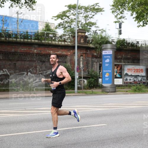 29.06.2025 - hella hamburg halbmarathon Yannick Fuchs http://msf.ph/oto/8154956 29.06.2025 10:14:36 20KM 53, 2144, 6380, 11342 meine-sportfotos.de