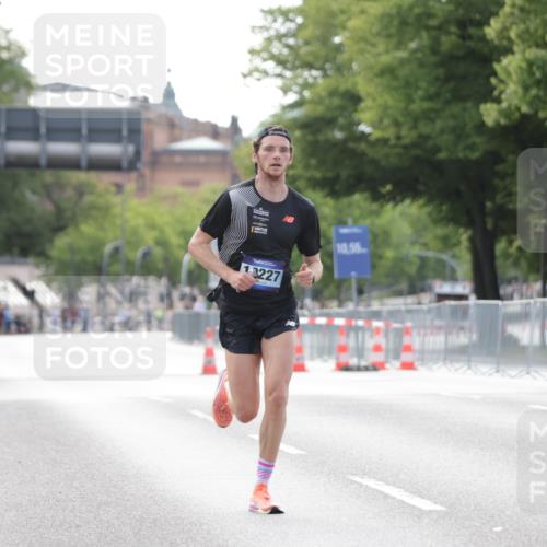 29.06.2025 - hella hamburg halbmarathon Jannik Wohlers http://msf.ph/oto/8154970 29.06.2025 09:36:06 Lombardsbrücke 19227 meine-sportfotos.de