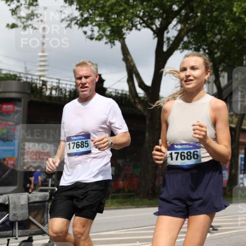 29.06.2025 - hella hamburg halbmarathon Yannick Fuchs http://msf.ph/oto/8154972 29.06.2025 10:58:06 20KM 1254, 1334, 1464, 2810, 3919, 7042, 7907, 8561, 8810, 8890, 9191, 11149, 12479, 13503, 13542, 13841, 14225, 14970, 15093, 15698, 15797, 16594, 16995, 17061, 17112, 17150, 17533, 17685, 17686, 17730, 18395, 18581 meine-sportfotos.de