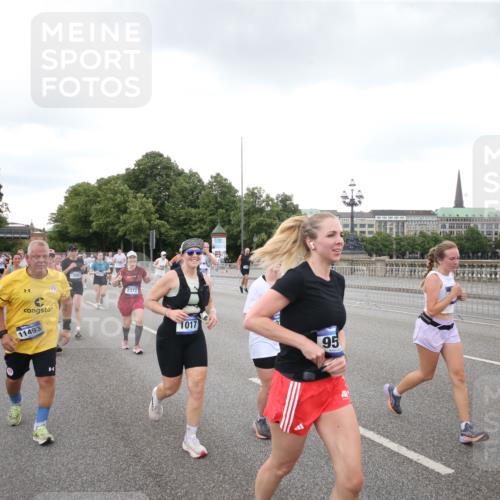 29.06.2025 - hella hamburg halbmarathon Jannik Wohlers http://msf.ph/oto/8154983 29.06.2025 10:53:35 Lombardsbrücke 1017, 1263, 1687, 1744, 1753, 1789, 2079, 2372, 2600, 2761, 2854, 3055, 3079, 3187, 3188, 3249, 3465, 3467, 3557, 4323, 4685, 4838, 5430, 5804, 5898, 5964, 6039, 6192, 6468, 6583, 6988, 7614, 8924, 9138, 9503, 9572, 11390, 11472, 11769, 11830, 12283, 12429, 12611, 13034, 13350, 13368, 13850, 14171, 14596, 14665, 14799, 15047, 15191, 15791, 16313, 16691, 16748, 16888, 16930, 17255, 17309, 17487, 17622, 18348, 18365, 18904, 19019 meine-sportfotos.de